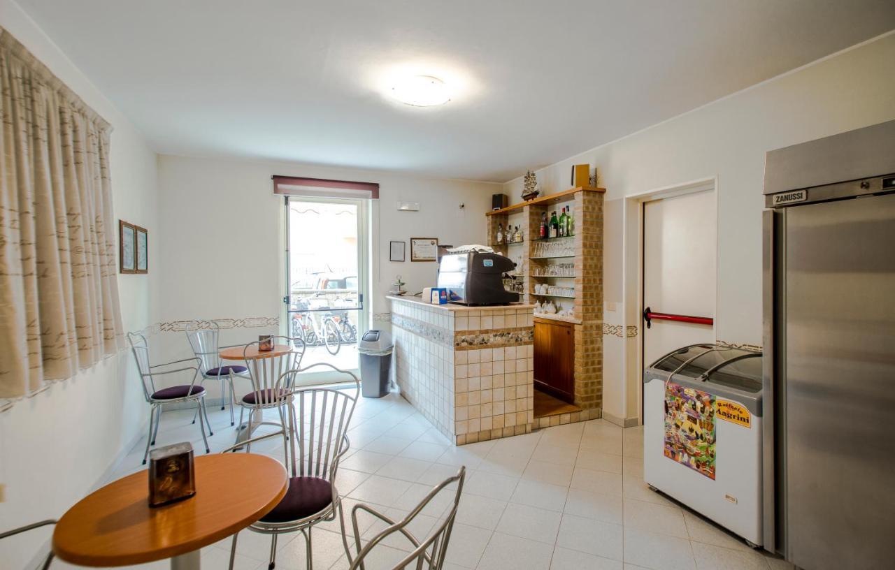 Albergo Il Veliero Pineto Exteriör bild