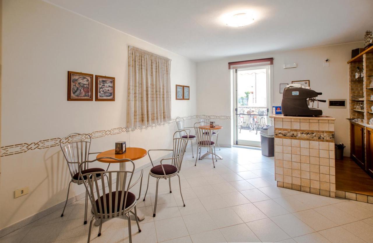 Albergo Il Veliero Pineto Exteriör bild