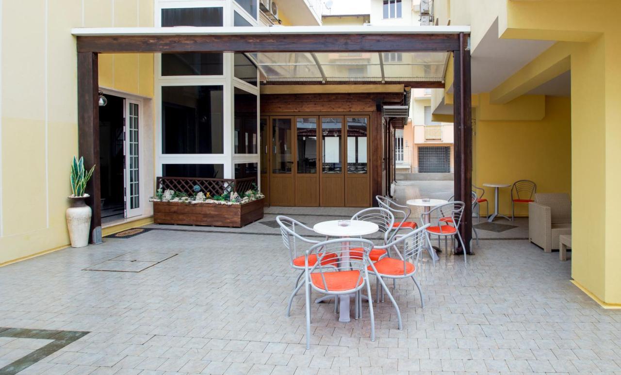 Albergo Il Veliero Pineto Exteriör bild